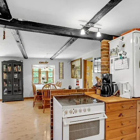 2 Bedroom Stunning In *