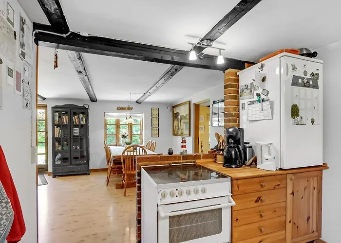 2 Bedroom Stunning In *